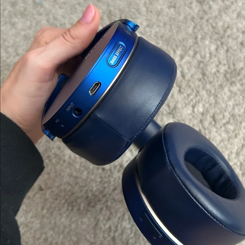 Sony Blue Over-Ear Headphones - Picture 5 of 6